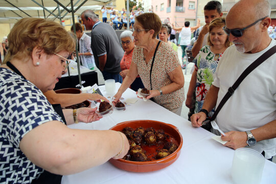 Repartiment de pomes de relleno a Vilafant